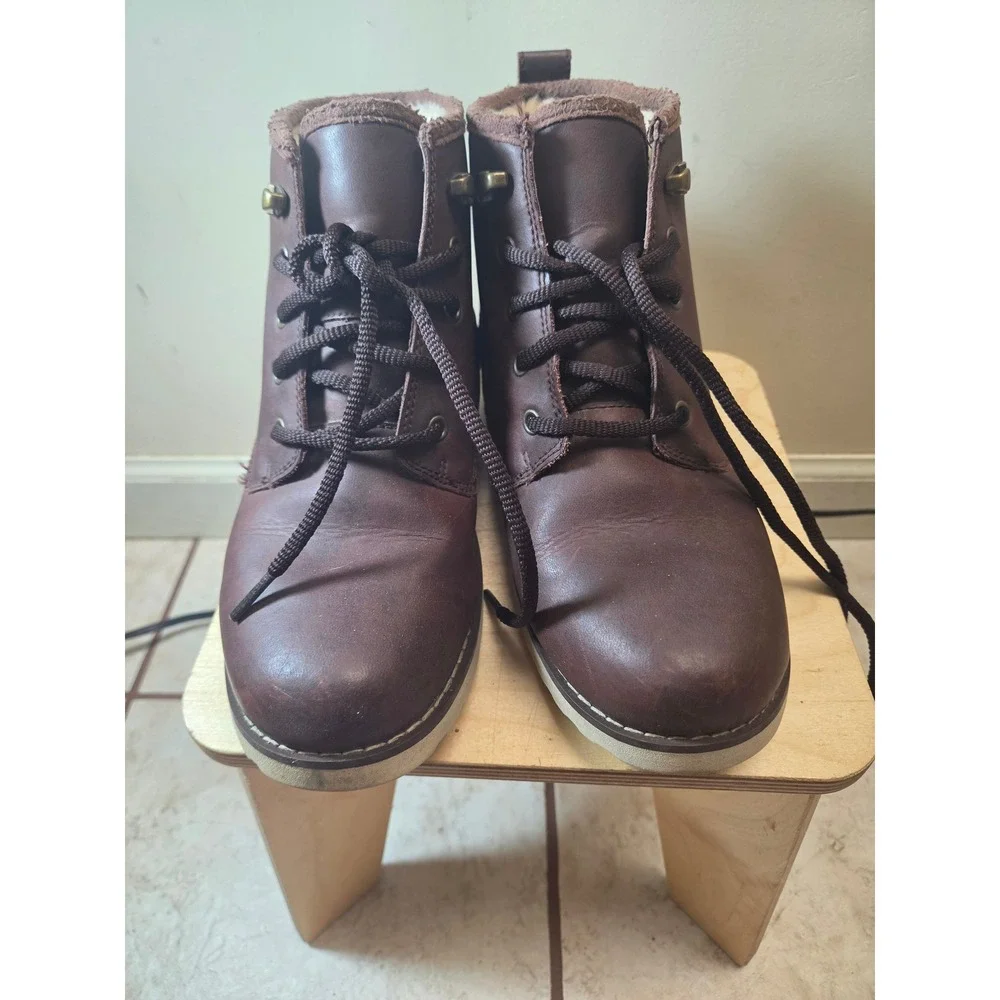 UGG Australia Waterproof‎ Leather Lace Up Boots Brown Shearling Lined Size 6